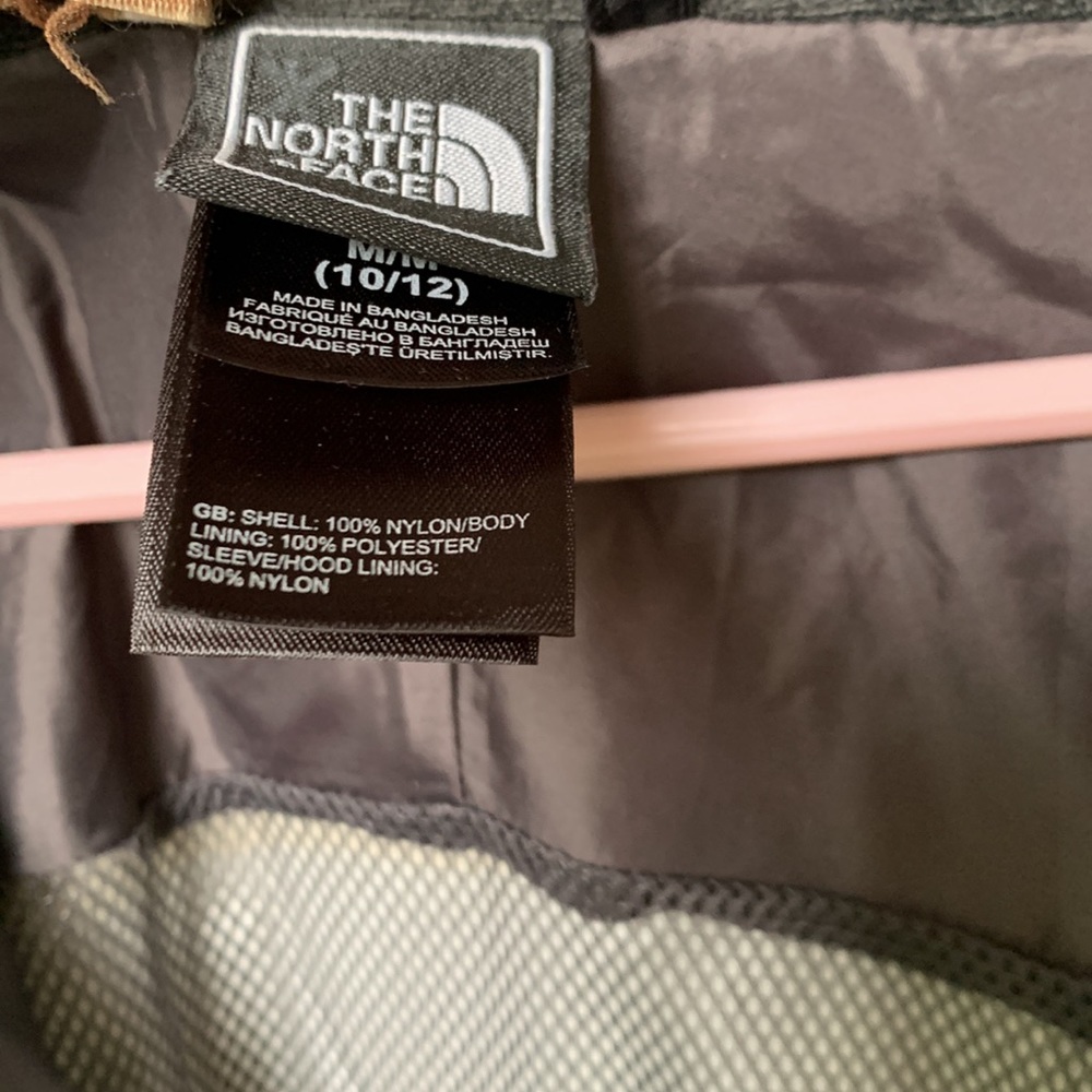 VGUC North Face girls black, size 10-12 coat with hood. - Picture 4 of 14